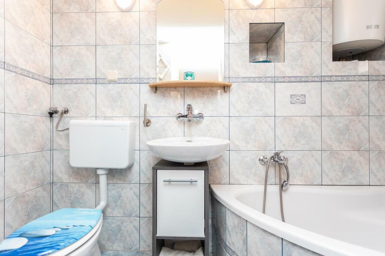 Apartman Verbenia Vrbnik Ngoại thất bức ảnh